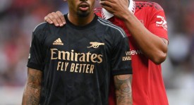 B费31岁生日庆：曼联中场大师荣誉满载，294场数据闪耀红魔征程